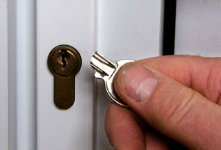 3 Tips for Removing a Broken Key in a Lock